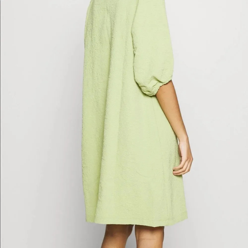 NWT Samsoe Junis ss TarragonâCrew Neck Textured Puff SleeveâDress - Picture 3 of 16